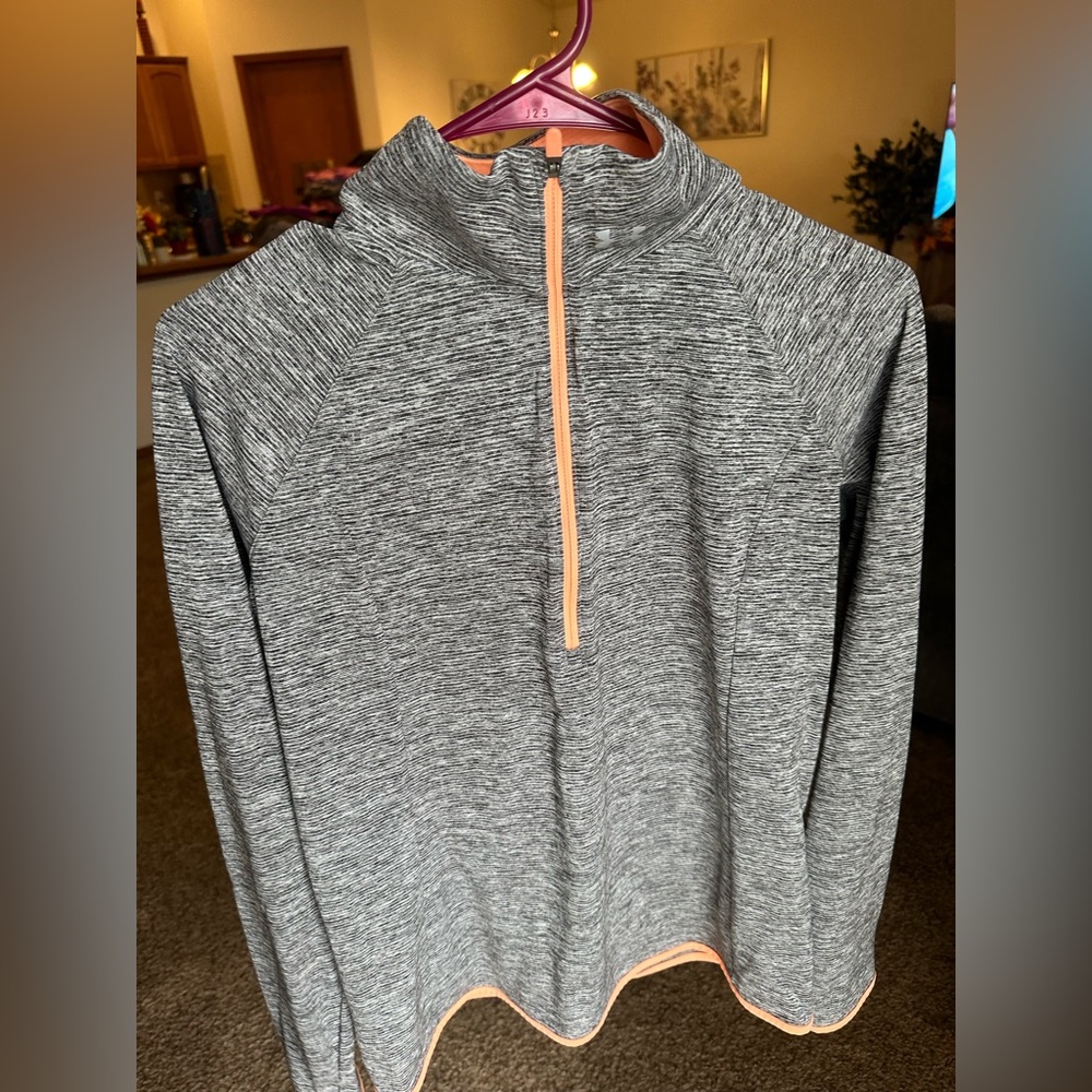 Under Armour Long Sleeve Top-Medium